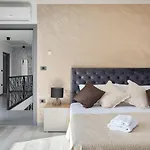 Modern Nea With Outdoor Pool In 别墅 *