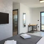 别墅 Modern Nea With Outdoor Pool In 普拉