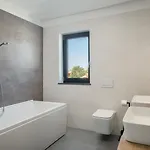 别墅 Modern Nea With Outdoor Pool In 普拉
