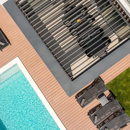 Villa Modern Nea With Outdoor Pool In *