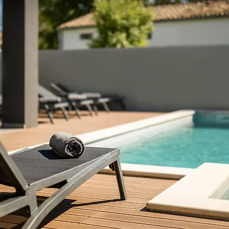 Villa Modern Nea With Outdoor Pool In Pula