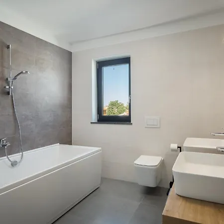 Modern Nea With Outdoor Pool In Villa