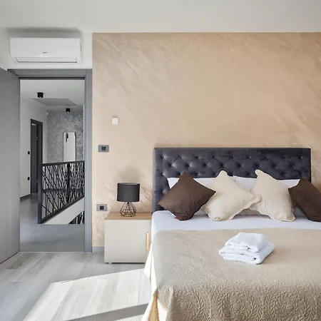 Villa Modern Nea With Outdoor Pool In *