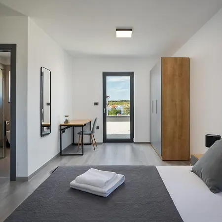 Villa Modern Nea With Outdoor Pool In Pula