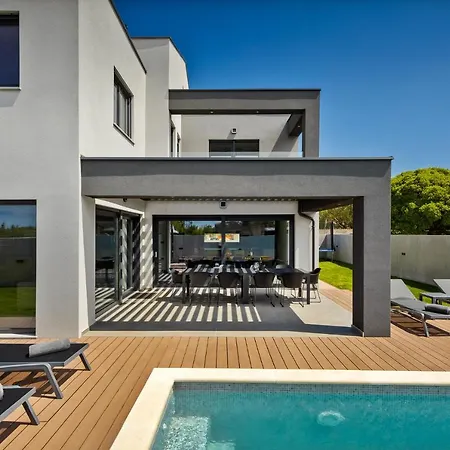 Villa Modern Nea With Outdoor Pool In Pula