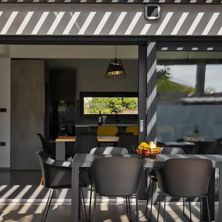 Modern Nea With Outdoor Pool In Villa *