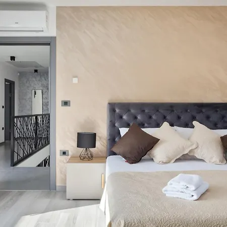 Modern Nea With Outdoor Pool In Villa *