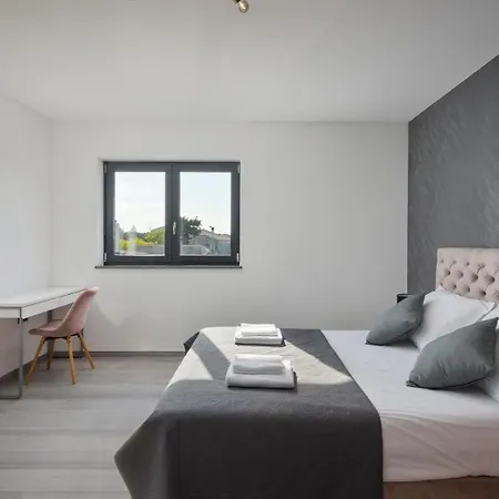 Villa Modern Nea With Outdoor Pool In *