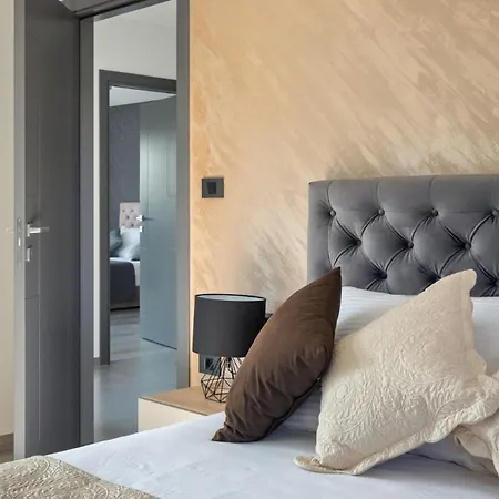Modern Nea With Outdoor Pool In * Pula