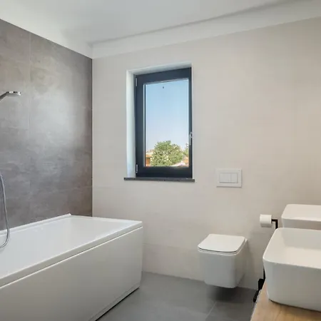 Villa Modern Nea With Outdoor Pool In Pula