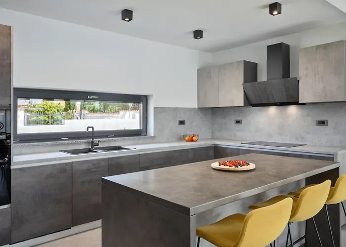 Modern Nea With Outdoor Pool In Villa