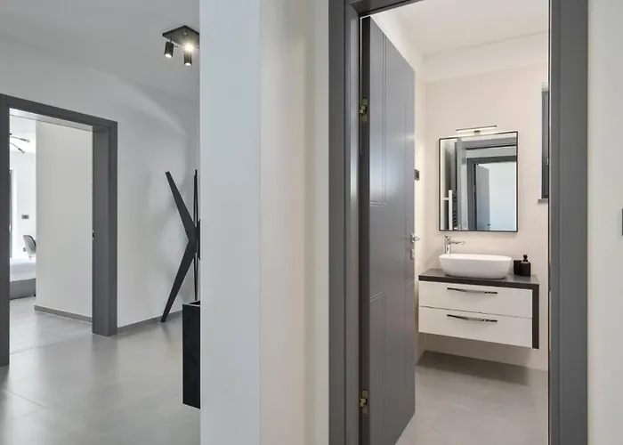 Villa Modern Nea With Outdoor Pool In Pula