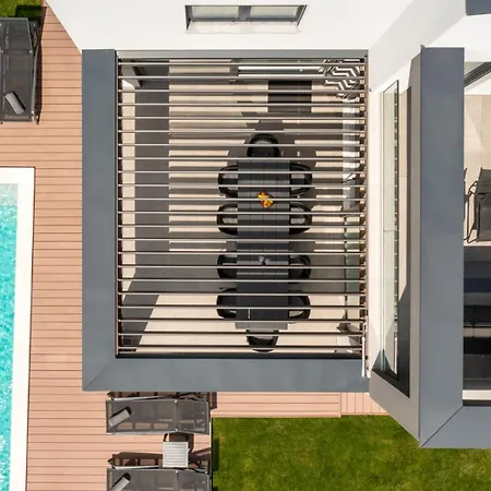 فيلة Modern Nea With Outdoor Pool In