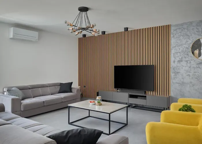 Modern Nea With Outdoor Pool In بولا