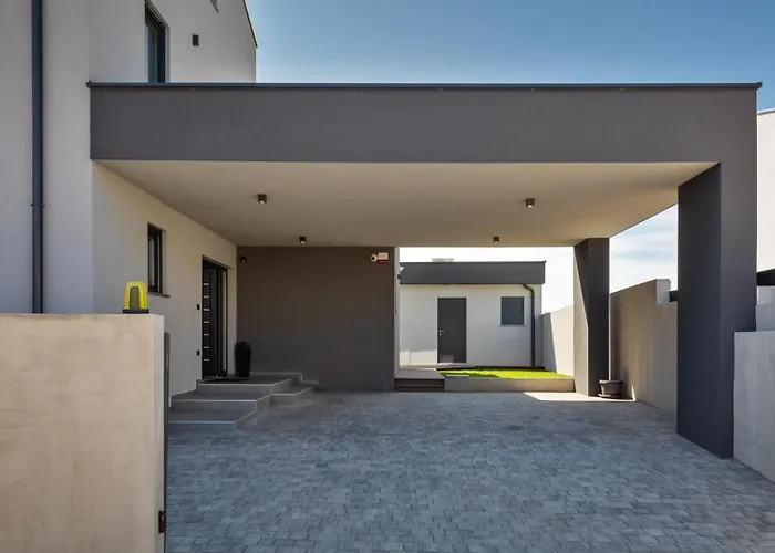 Modern Nea With Outdoor Pool In *